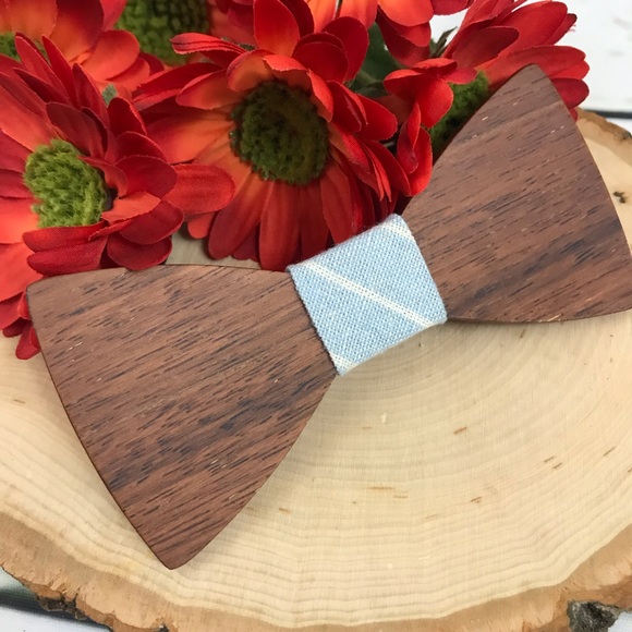 Rough-Hewn Gentleman Wooden Butterfly Bow Tie - Picture 2 of 8